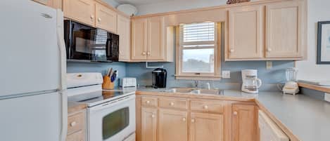 Køleskab, mikrobølgeovn, ovn, kogeplade