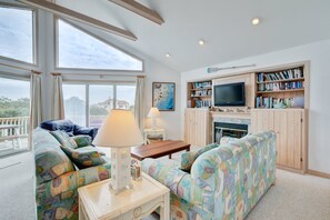 TV, DVD player, books, stereo