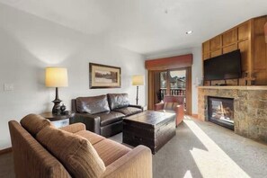 Smart TV, fireplace, DVD player, computer monitors