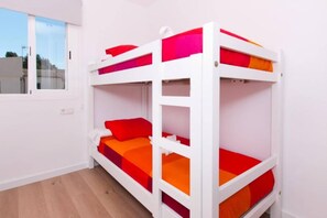 3 bedrooms, iron/ironing board, Internet