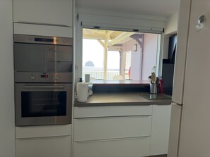 Frigorifero, microonde, forno, lavastoviglie