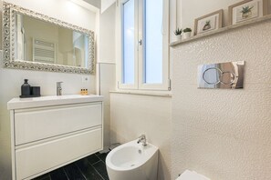 Imagen sin descripción, 4 de 18, botón