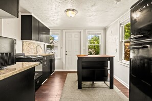 Micro-ondes, four, plaque de cuisson, lave-vaisselle