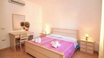 2 bedrooms, bed sheets