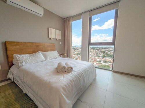 Modern New Apartment Near Andares