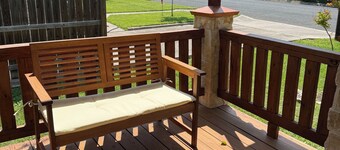 Super cozy cottage, just a few blocks to downtown Boerne!