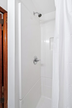 Hair dryer, towels, soap, toilet paper - Surf City Walk 2 Beach, Pet Friendly Fenced Yard w Firepit/Grille/Outdoor Shower (Surf City)