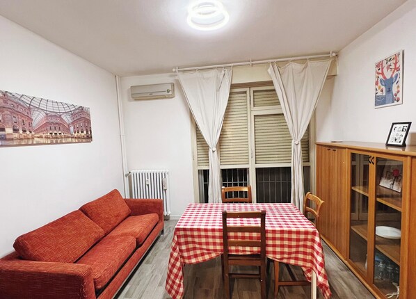 Living area - Niguarda Care Stay, 100 meters from the entrance of Niguarda Hospital (Milano)