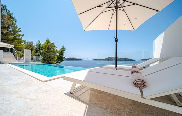 A heated pool - Gorgeous home in Prizba, Blato (Prizba, Blato)