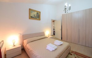 3 bedrooms, iron/ironing board, travel crib, free WiFi