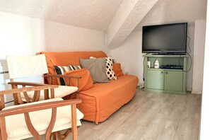 TV - M416 – Marcelli, attic seen badly a few steps from the beach (Marcelli)