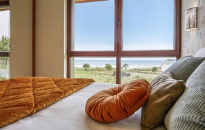 Cuna de viaje, wifi gratis, ropa de cama