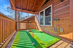 Property grounds - *NEW-Pool-Sauna-Mini Golf-Arcades- 0.5mi to pkwy (pigeon forge)