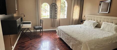 6 habitaciones, tabla de planchar con plancha, wifi y ropa de cama