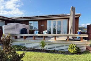 Terrace/patio - Boutique oceanfront accommodation (Waiotahe)