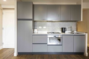 Kühlschrank, Ofen, Herdplatte, Geschirrspüler
