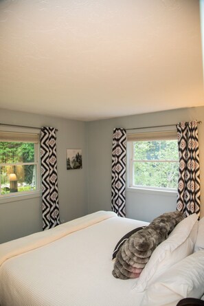 4 habitaciones, tabla de planchar con plancha, wifi y ropa de cama