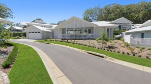 Exterior - Saltwater 12 - Stunning Newly Built Retreat (AVOCA BEACH)