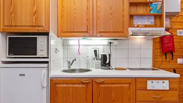 Fridge, microwave, cookware/dishes/utensils