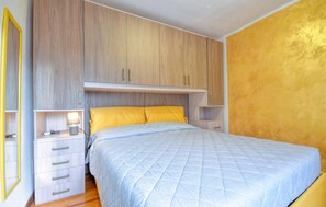 2 bedrooms, iron/ironing board, free WiFi