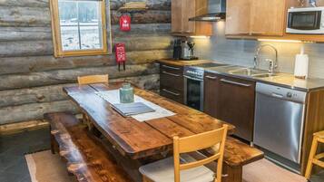 Fridge, microwave, dishwasher, cookware/dishes/utensils