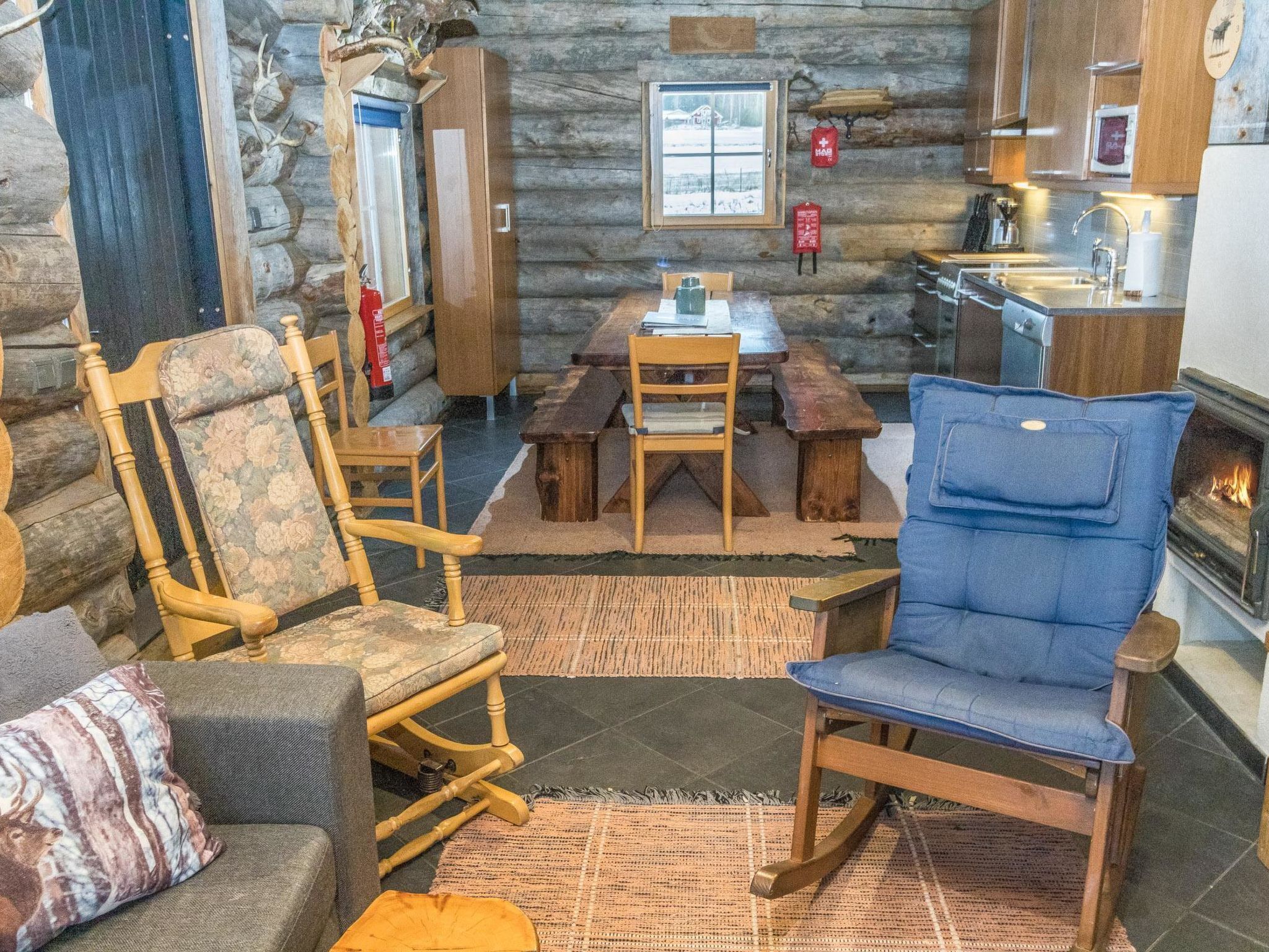 Televisión y chimenea 