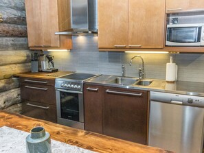 Fridge, microwave, dishwasher, cookware/dishes/utensils