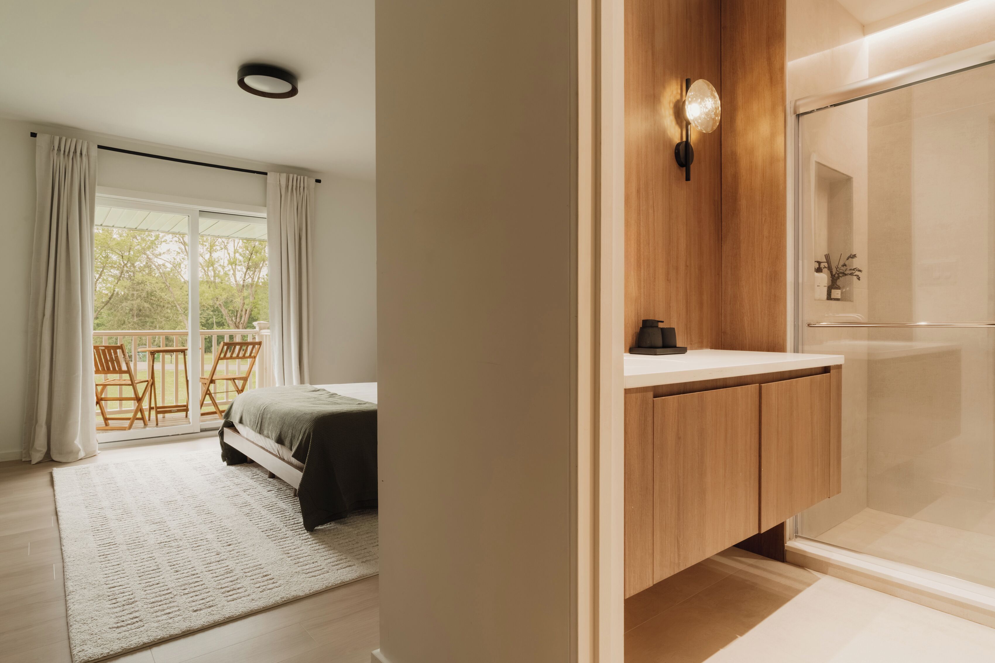 6 bedrooms, iron/ironing board, WiFi (free), bed sheets