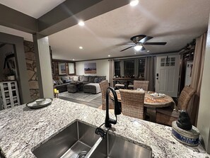 Interior - Beech Mtn. Cozy Private Cabin. Cool Weather! Get outdoors. Book 3 NTS Get 1 Free (Beech Mountain)