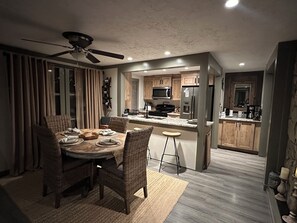 Dining - Beech Mtn. Cozy Private Cabin. Cool Weather! Get outdoors. Book 3 NTS Get 1 Free (Beech Mountain)