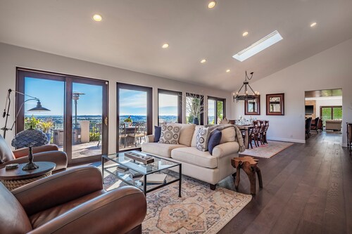 Luxury Home Atop the Hills