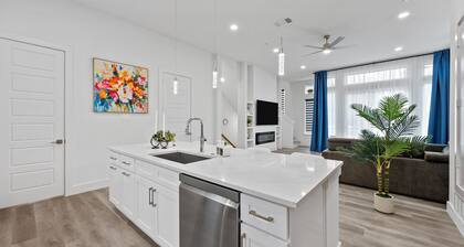 Pet-Friendly l Brand New Space l Downtown