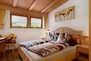 2 bedrooms, desk, free WiFi, bed sheets