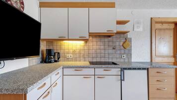 Frigorifero, piano cottura, lavastoviglie, macchina per tè/caffè