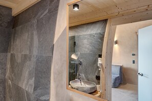 Doccia, asciugacapelli, asciugamani