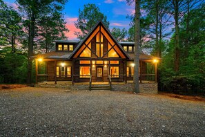 Exterior - A Little R & R a spacious 4-Bedroom Cabin with Hot Tub, Firepit & Game Loft – Perfect for Groups! (Broken Bow)