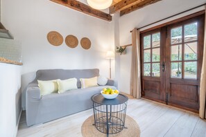 Televisión y chimenea 