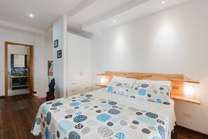 1 habitación, tabla de planchar con plancha, wifi gratis y ropa de cama 