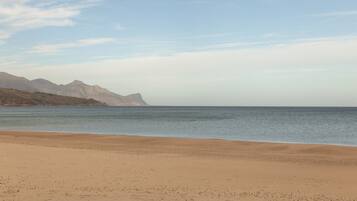 Una spiaggia nelle vicinanze