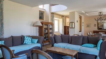 Télévision, table de tennis de table