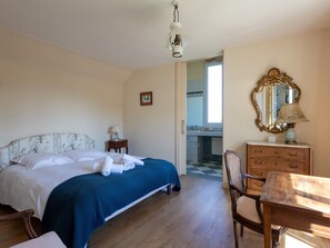 2 habitaciones, tabla de planchar con plancha y wifi gratis 