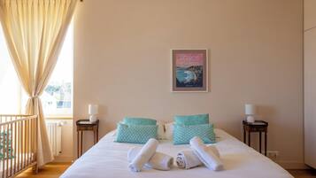 4 bedrooms, iron/ironing board, free WiFi, bed sheets