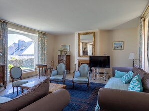 TV, mesa de pingue-pongue