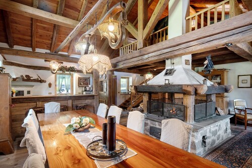 Hütte 'Chalet El Deroch - Bellamonte' mit Bergblick, privater Terrasse und eigenem Garten