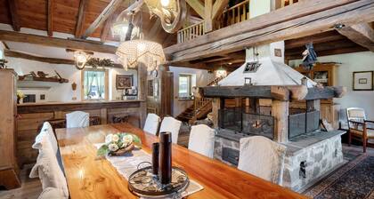 Hütte 'Chalet El Deroch - Bellamonte' mit Bergblick, privater Terrasse und eigenem Garten