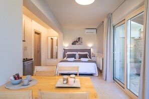 1 habitación, tabla de planchar con plancha, wifi gratis y ropa de cama 