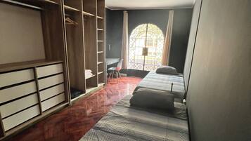 1 chambre, fer et planche Ă repasser, Wi-Fi, draps fournis