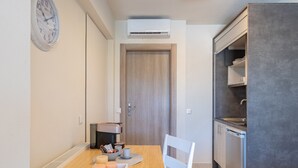 A compact kitchen with a coffee machine, a sink, and a dishwasher. - Studio Apartment 'Katerina' with Mountain View, Wi-Fi and Air Conditioning (Gaios)