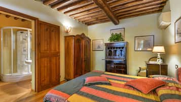 6 makuuhuonetta, silitysrauta/-lauta, ilmainen Wi-Fi, vuodevaatteet