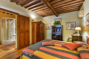 6 habitaciones, tabla de planchar con plancha y wifi gratis 